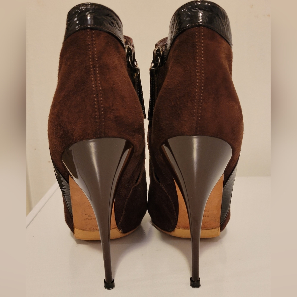SALE!!!!Alexander McQueen Vintage booties size 39.5 Euro , fits 9 - Picture 2 of 9